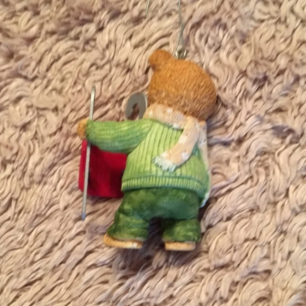 NIB HALLMARK 2002 Dexter Next 3rd in Series Snow Cub Club